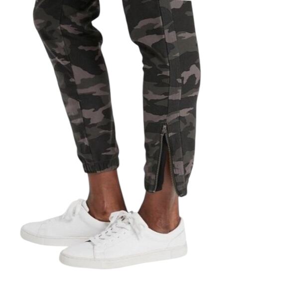 Athleta Farallon Pant - Olive Camo - 6 - Picture 10 of 16